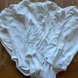 5 0-3m white tees